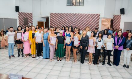 Entrega Beatriz Estrada 25 actas de nacimiento rectificadas por reconocimiento de identidad de género