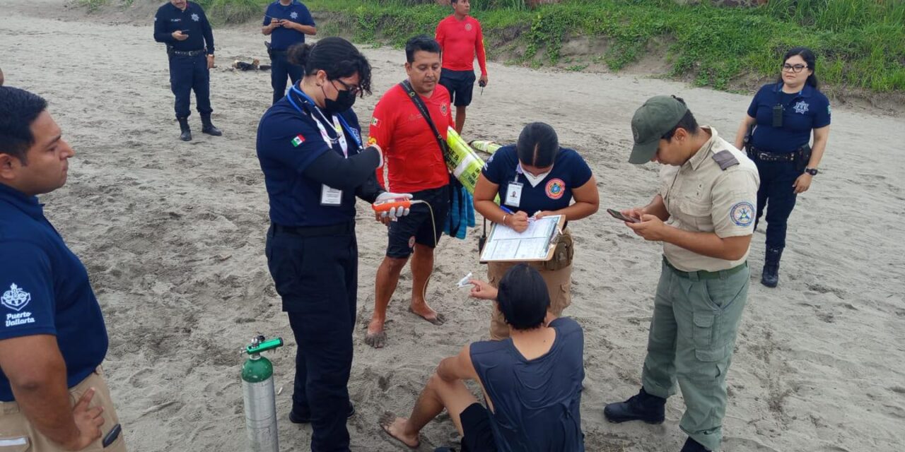 Rescate acuático en Playa Bocanegra