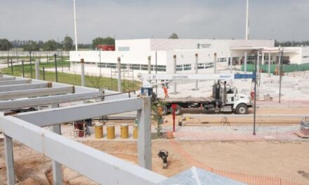 Zoé Robledo supervisa construcción del HGZ de Tula, obra clave para beneficio de más de 142 mil derechohabientes