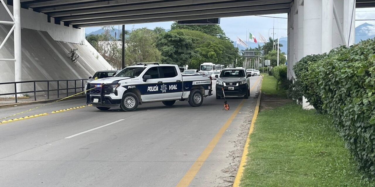 Atiende Protección Civil y Bomberos  reporte de mujer atropellada junto a su menor hija en Blvd Riviera Nayarit