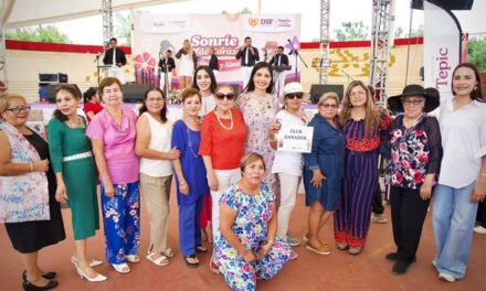 Gobierno de Tepic celebra a las y los adultos mayores con el programa “Sonríe de Corazón Abuela y Abuelo”