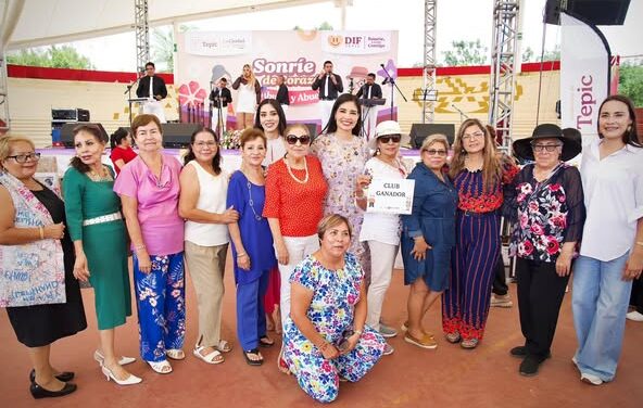 Gobierno de Tepic celebra a las y los adultos mayores con el programa “Sonríe de Corazón Abuela y Abuelo”
