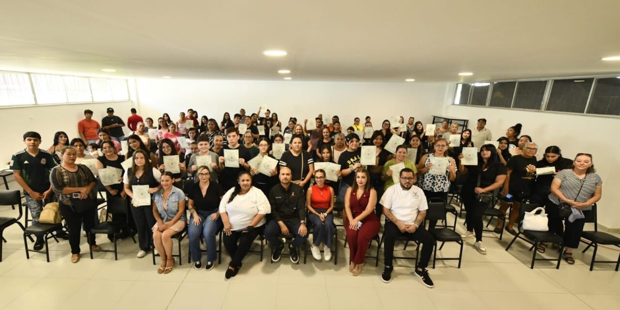 Jóvenes mazatlecos muestran su talento en el Verano Juvenil 2025
