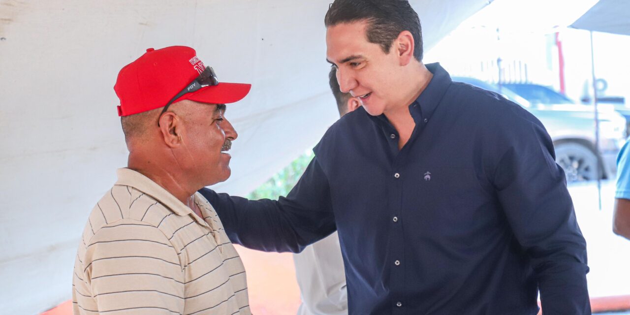 Héctor Santana escucha y responde en la Audiencia Ciudadana número 42 en San Juan de Abajo