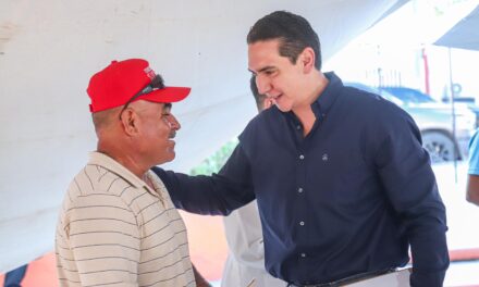 Héctor Santana escucha y responde en la Audiencia Ciudadana número 42 en San Juan de Abajo