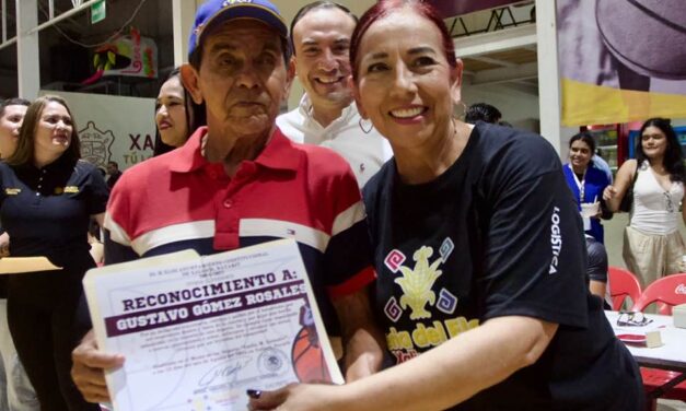 Reconocen a leyendas del básquetbol de Xalisco