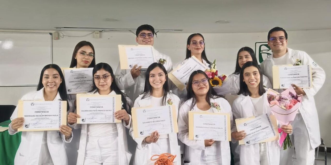 Clausura de pasantes de servicio social en el HGZ No. 1