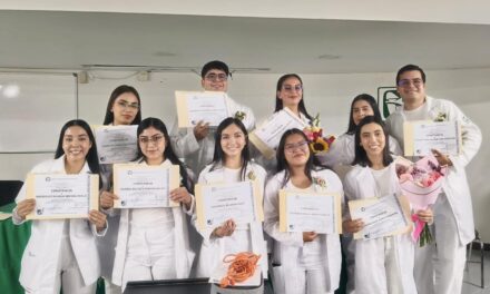 Clausura de pasantes de servicio social en el HGZ No. 1