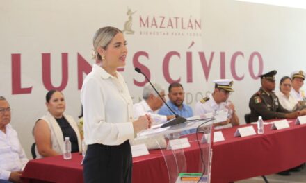 Entrega Estrella Palacios cancha de usos múltiples en la Secundaria Arturo Cudapí Ramos, en Pradera Dorada