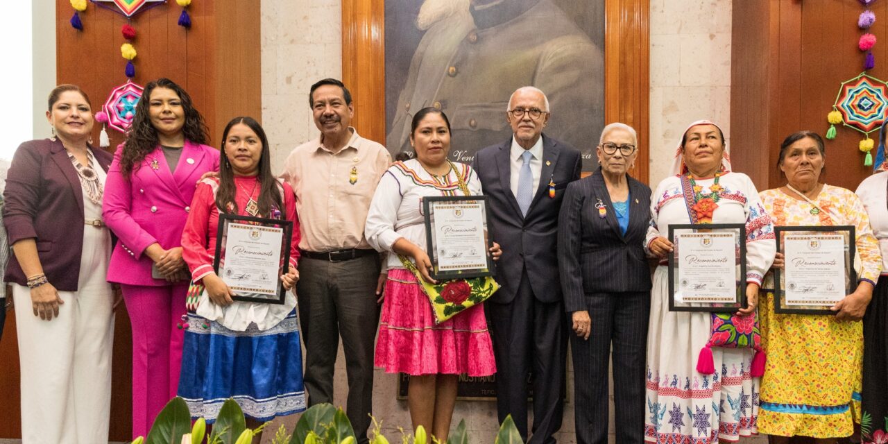 ENTREGA DE GALARDONES EN EL DÍA ESTATAL DE LA MUJER INDÍGENA