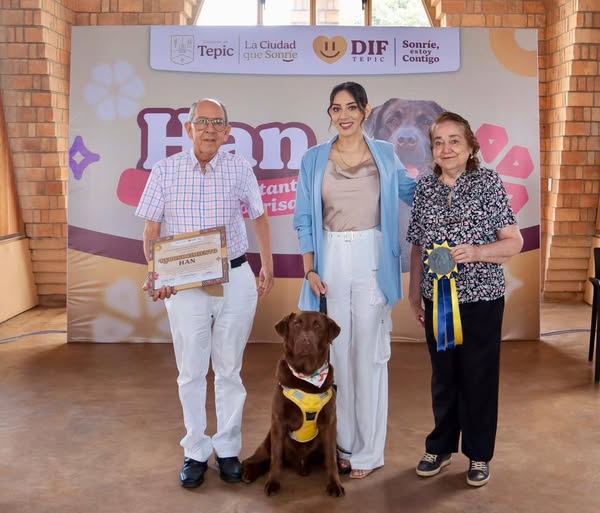 HAN, EL PERRO TERAPÉUTICO, SE JUBILA TRAS 9 AÑOS DE SERVICIO