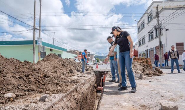 REHABILITAN DRENAJE SANITARIO EN CALLE TENOCHTITLÁN