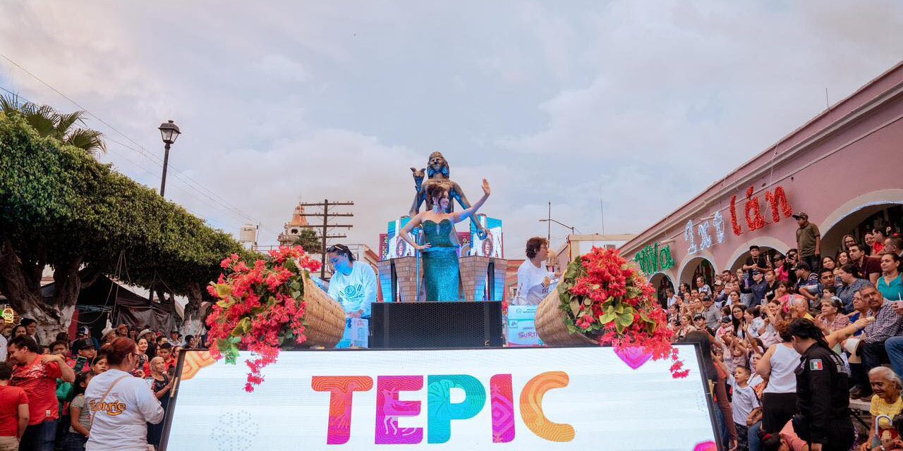 ¡FIESTAS PATRIAS EN IXTLÁN DEL RÍO CON LA PARTICIPACIÓN DE GERALDINE PONCE!