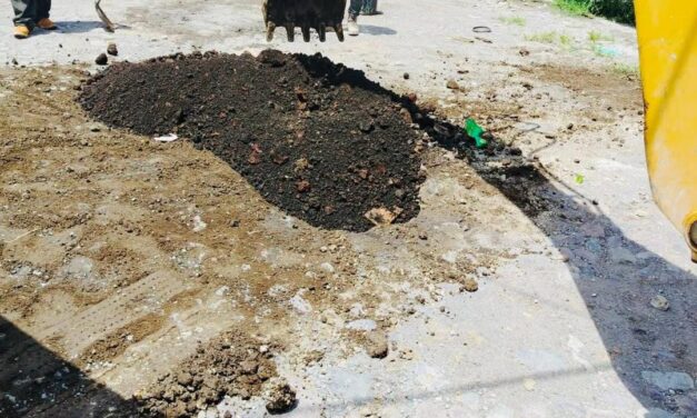 ¡SIAPA TEPIC REPARA SOCAVÓN EN SANTA CECILIA!