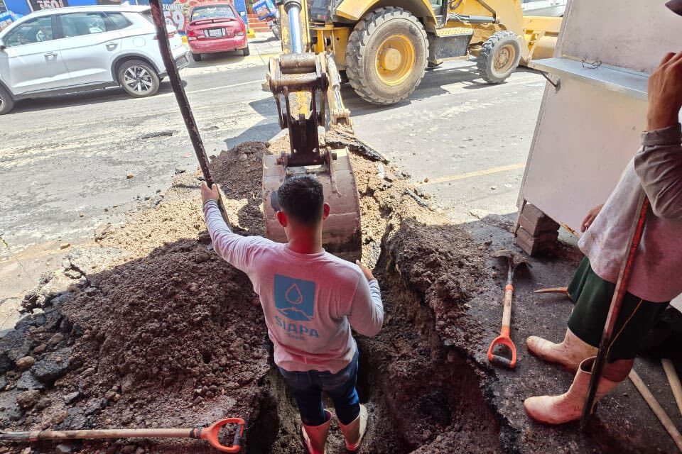 SIAPA TEPIC ATIENDE REPORTES DE FUGAS Y REALIZA MANTENIMIENTO PARA MEJORAR EL SERVICIO