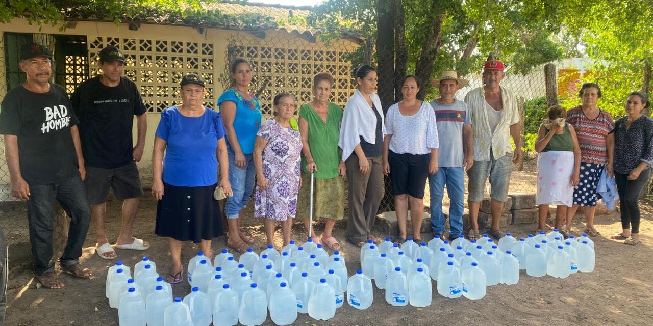 LLEVAN AGUA PURIFICADA A TELCOYONQUI