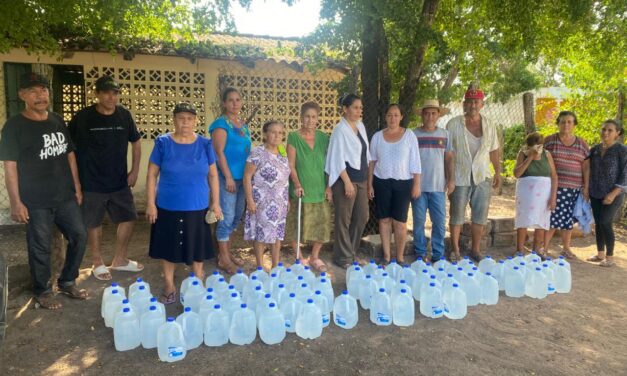 LLEVAN AGUA PURIFICADA A TELCOYONQUI