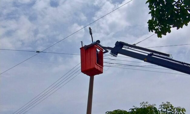 TRABAJOS DE ALUMBRADO PÚBLICO EN ZAPOTÁN PARA CALLES MÁS SEGURAS