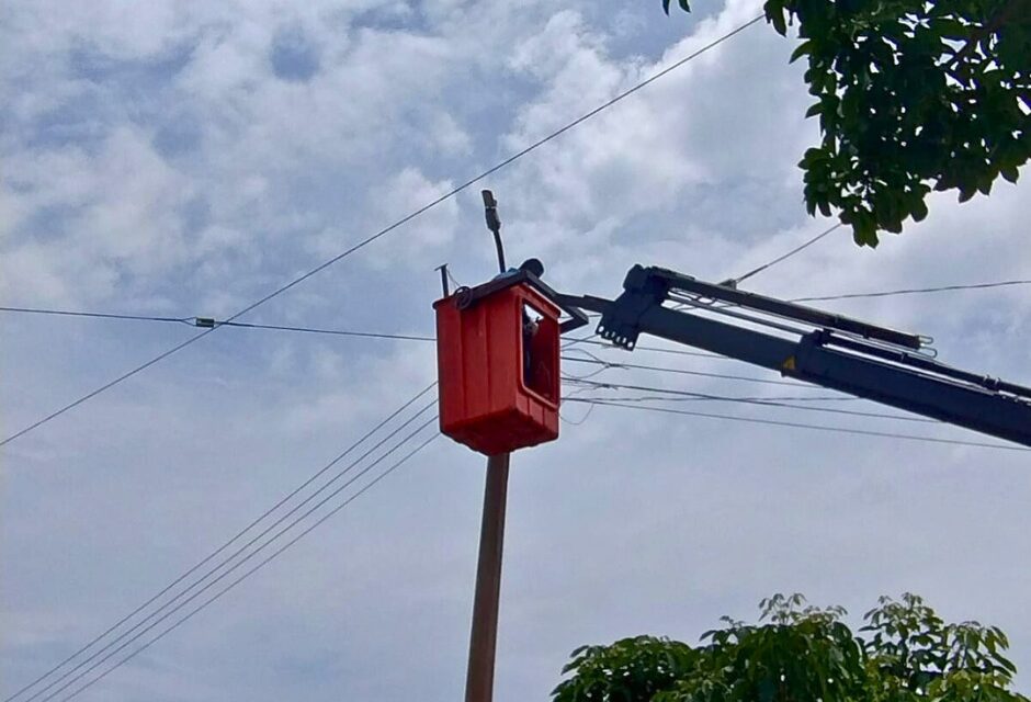 TRABAJOS DE ALUMBRADO PÚBLICO EN ZAPOTÁN PARA CALLES MÁS SEGURAS