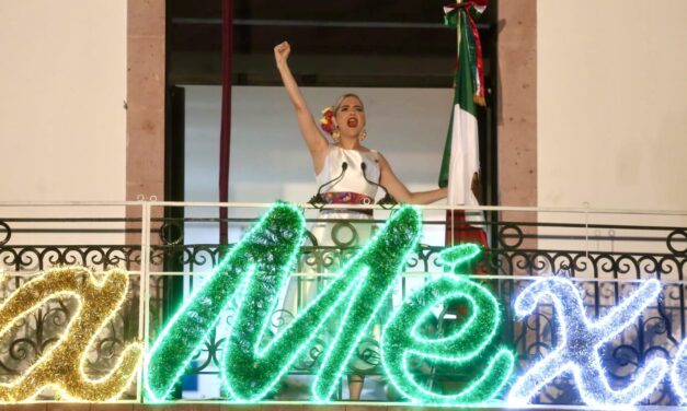 Estrella Palacios, primera mujer en encabezar el Grito de Independencia en Mazatlán 🇲🇽✨