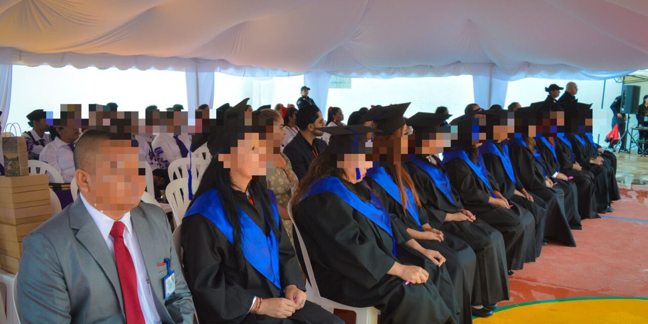 PRIMERA GENERACIÓN UNIVERSITARIA GRADÚA EN CERESO FEMENIL “LA ESPERANZA