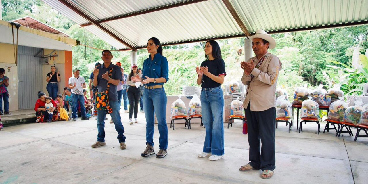GERALDINE PONCE ENTREGA APOYOS Y MOBILIARIO EN OTATISTE
