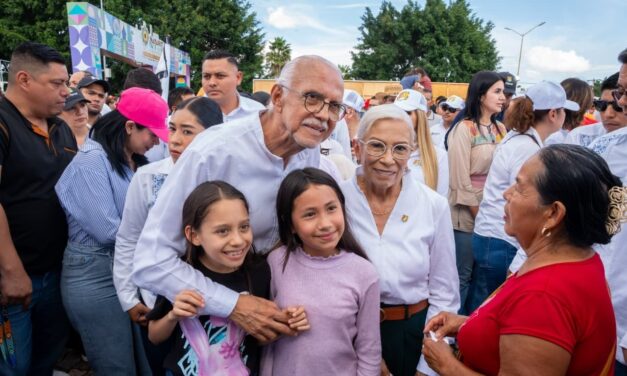 DIF Nayarit presente en el desfile cívico-militar por la Independencia de México