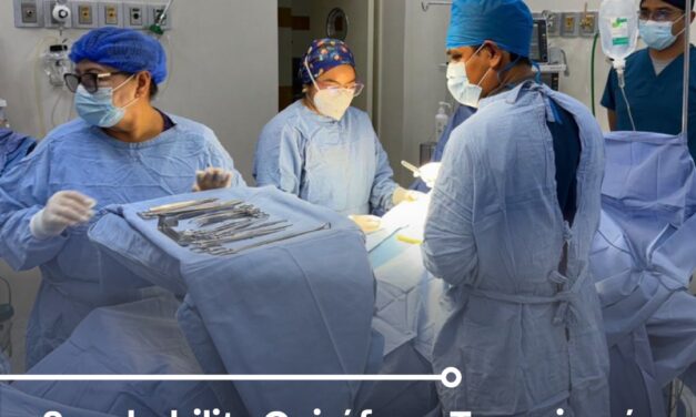 IMSS Bienestar realiza exitosa artroplastia a base de injerto óseopara restaurar movilidad a paciente adulta mayor