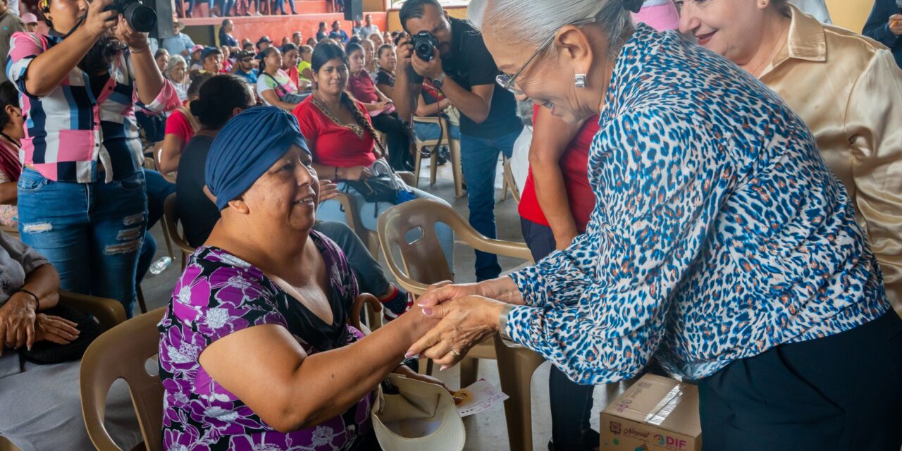 FAMILIAS DE AHUACATLÁN AGRADECEN A BEATRIZ ESTRADA POR IMPULSAR SU ALIMENTACIÓN
