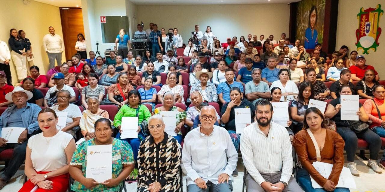 GOBERNADOR MIGUEL ÁNGEL NAVARRO Y DIF NAYARIT ENTREGAN ESCRITURAS Y APOYOS SOCIALES