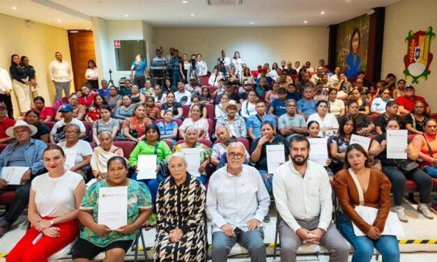 GOBERNADOR MIGUEL ÁNGEL NAVARRO Y DIF NAYARIT ENTREGAN ESCRITURAS Y APOYOS SOCIALES