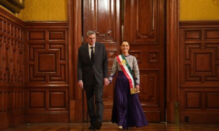 Presidenta Claudia Sheinbaum encabeza ceremonia del Grito de Independencia; primera mujer en 215 años