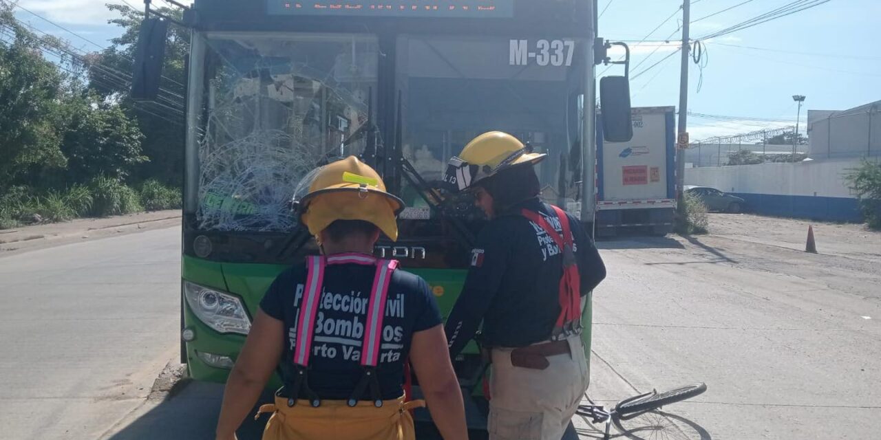 Atención a accidente vial en la colonia Las Juntas