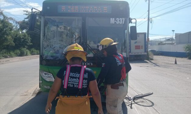 Atención a accidente vial en la colonia Las Juntas