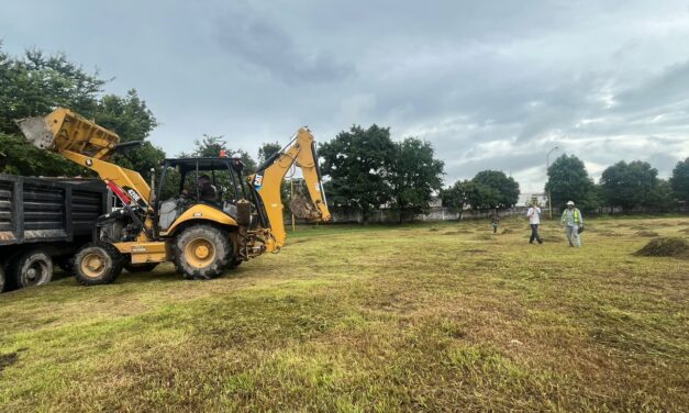 Gobierno de Xalisco realiza labores de limpieza y mantenimiento en el Estadio municipal