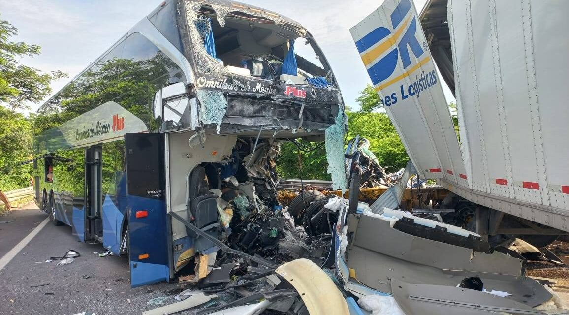 Atiende protección civil hecho de tránsito ocurrido en el kilómetro 89 de la carretera Federal 15D Tepic – Mazatlán