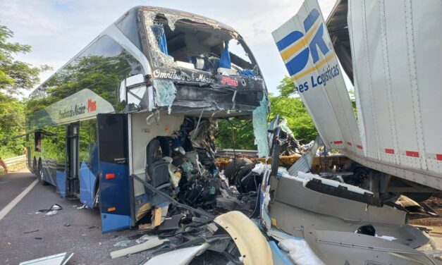 Atiende protección civil hecho de tránsito ocurrido en el kilómetro 89 de la carretera Federal 15D Tepic – Mazatlán