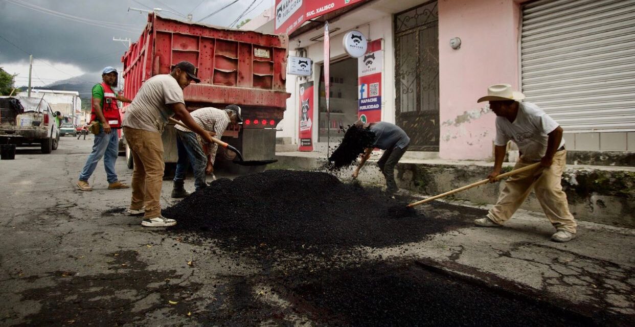 ¡Xalisco sigue con el programa de bacheo