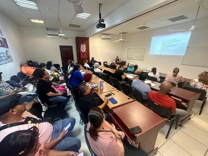 ¡Emprendedores mazatlecos aprenden sobre el uso de la IA ChatGPT!