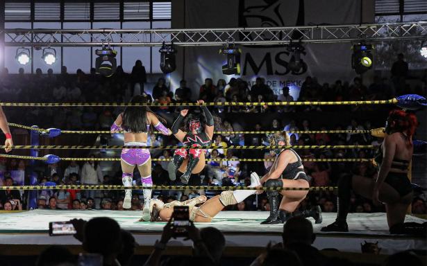 IMSS y CMLL unen esfuerzos para acercar la lucha libre a las juventudes y promover el cuidado de la salud
