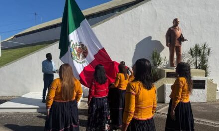 SEPEN conmemoran el “Año de la Mujer Indígena” con honores a la bandera
