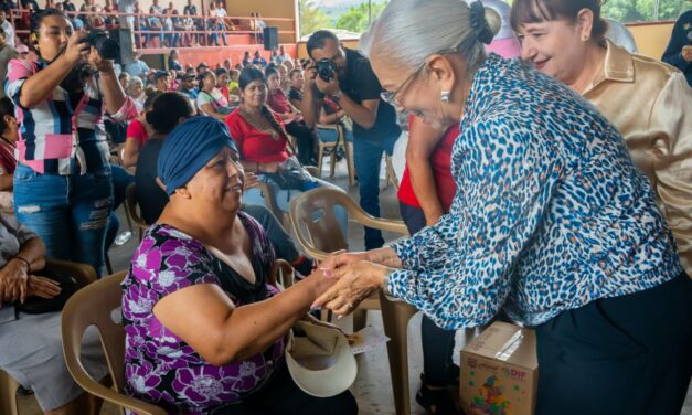 Familias de Ahuacatlán agradecen a Beatriz Estrada por fortalecer su alimentación