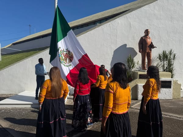 SEPEN conmemoran el “Año de la Mujer Indígena” con honores a la bandera