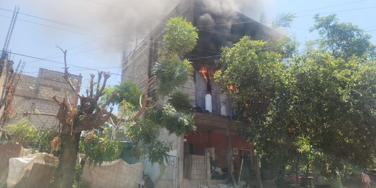 Rápida acción de Protección Civil y Bomberos controla incendio en Lomas de San Nicolás