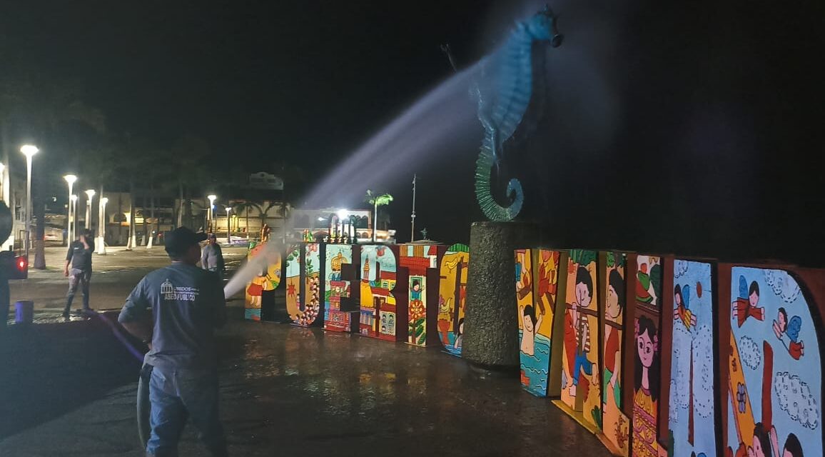 Puerto Vallarta engalana sus espacios públicos para las Fiestas Patrias