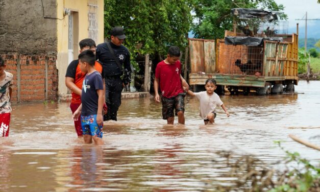 Gobierno de Nayarit atiende a familias afectadas por lluvias en la zona norte