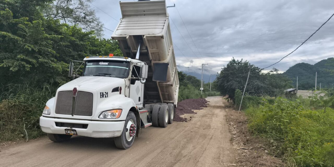 Fomento Agropecuario desazolva canales y arroyos en tiempo record