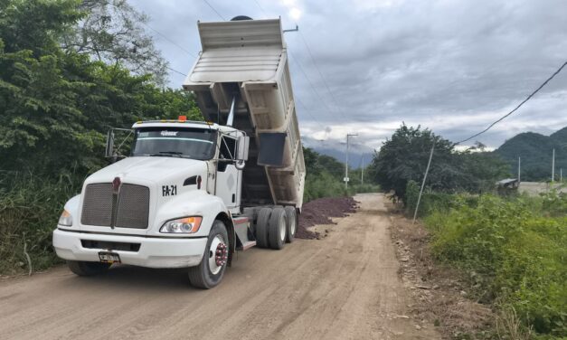 Fomento Agropecuario desazolva canales y arroyos en tiempo record