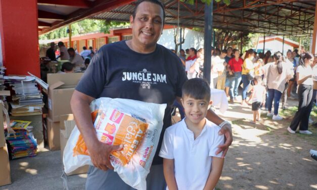 El Gobierno de Munguía entrega apoyo histórico a estudiantes del CAM en Puerto Vallarta