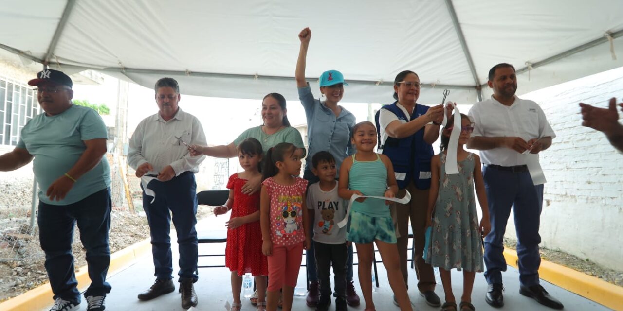 Estrella Palacios entrega “calle de paquete completito” en la colonia Bahías